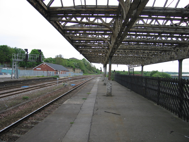 Wakefield Kirkgate
platforms 2 and 3 under canopy