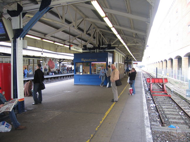 Wimbledon platforms 9 and 10