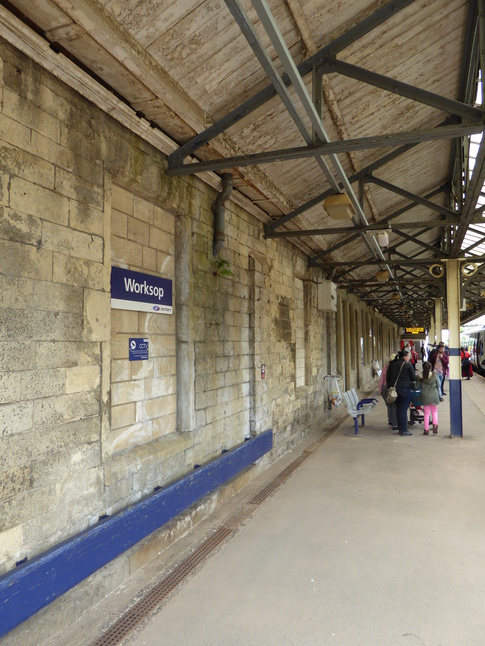 Worksop platform 2 under
canopy