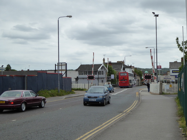 Worksop signalbox and level crossing
