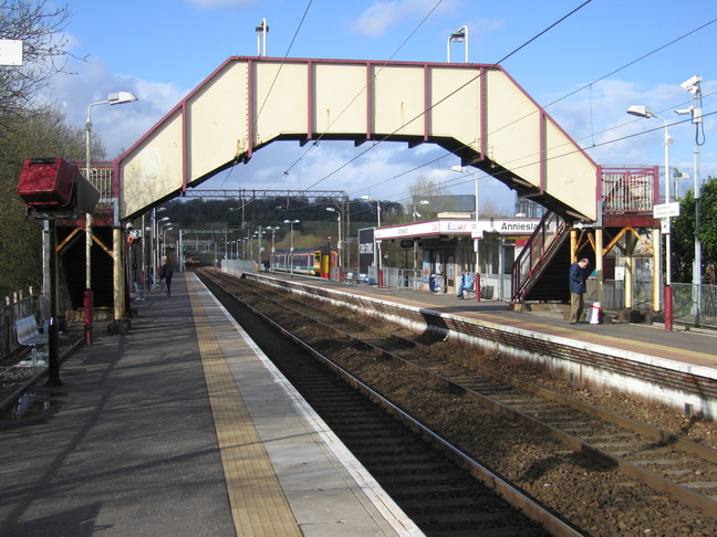 Anniesland platforms 1 and 2 looking
north