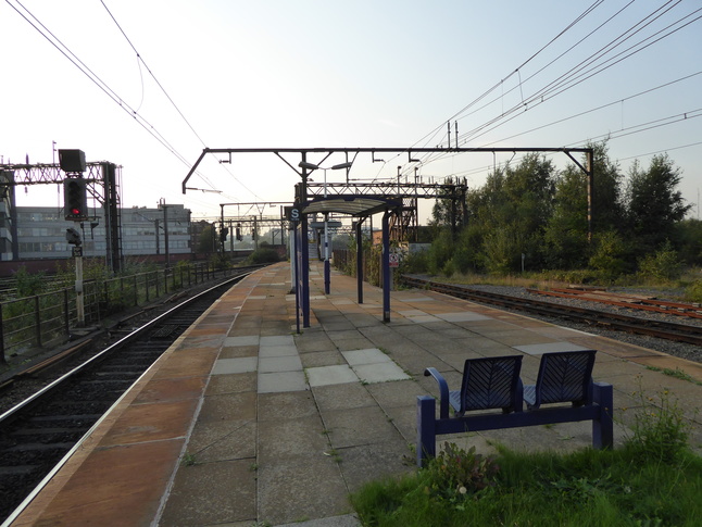 Ardwick shelter and bench