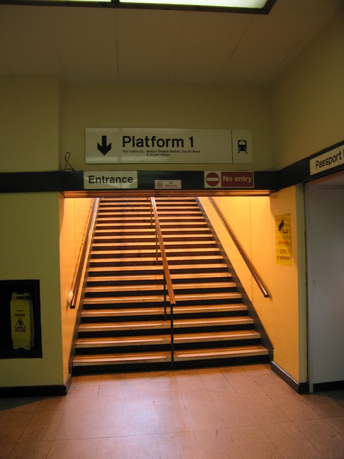 Bath Spa subway to platform 1
