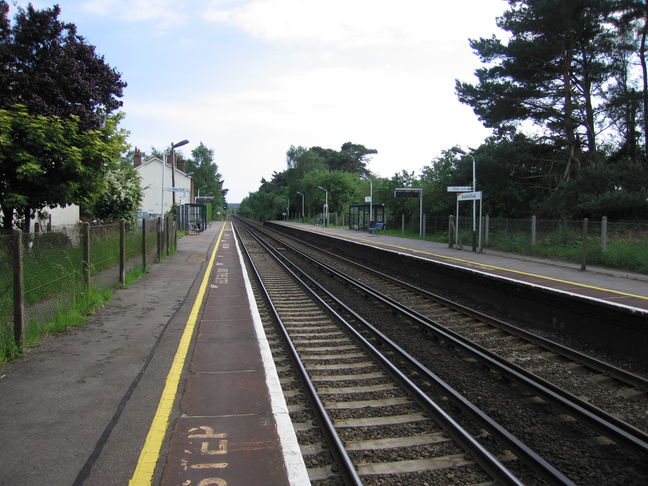 Beaulieu Road platforms
