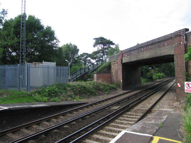Beaulieu Road platform 1
steps