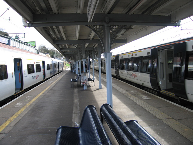 Bishops Stortford platforms 2
and 3 looking south