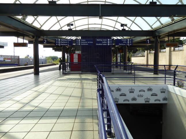 Blackburn platforms 1-2 looking
south