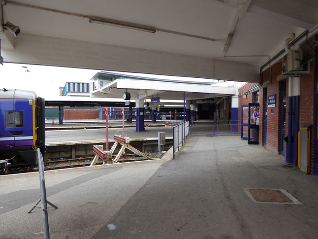 Blackpool North looking
south under canopy