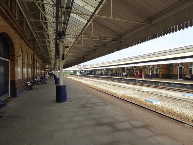 Bolton platform 4 under canopy