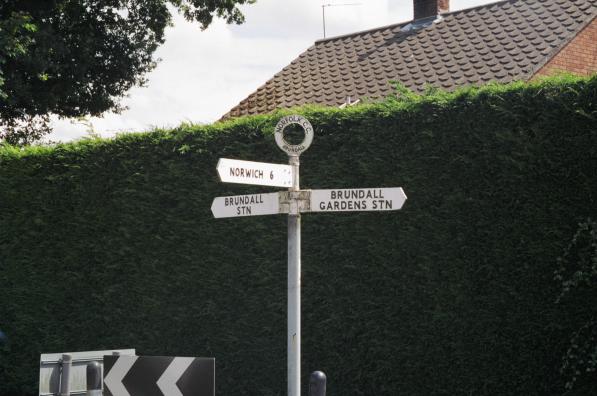 Sign pointing to both Brundall
stations