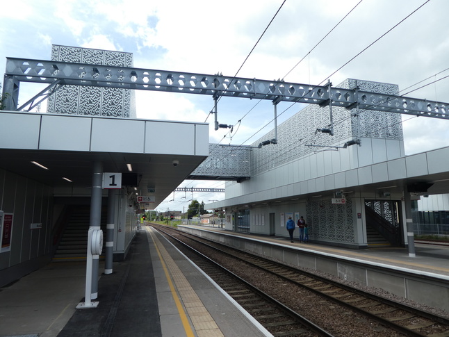 Cambridge North platforms 1 and 2 looking south