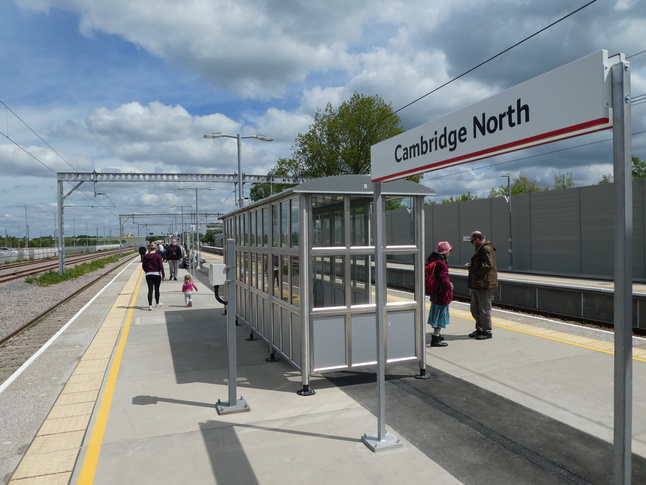 Cambridge North looking north on platforms 2 and 3