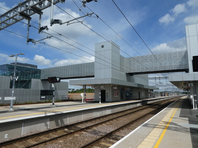 Cambridge North platforms looking niorth