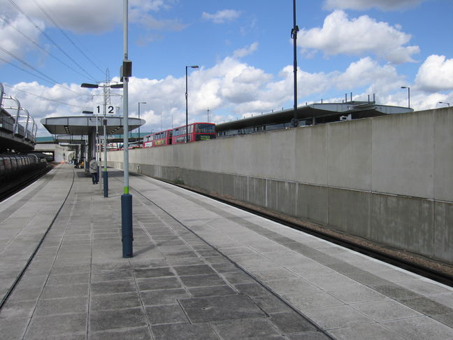 Canning Town platforms 1 and 2
looking west
