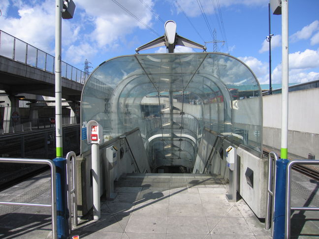 Canning Town NLL
platform entrance