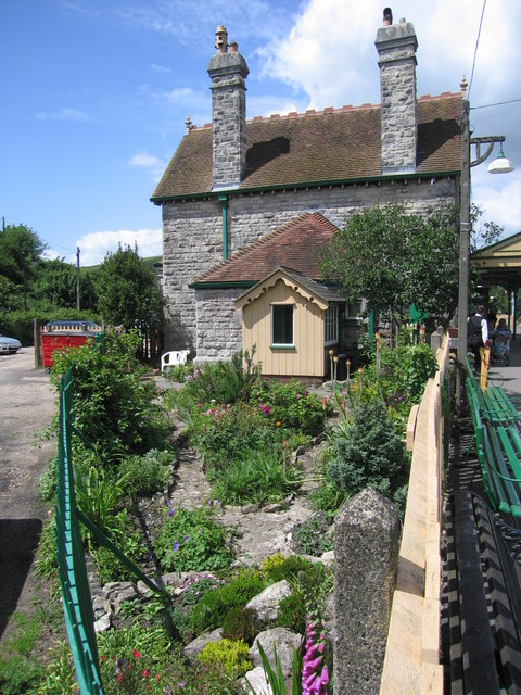 Corfe Castle garden