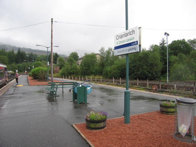 Crianlarich on the platform
looking south