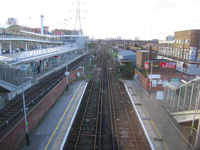 Custom House from footbridge
looking west