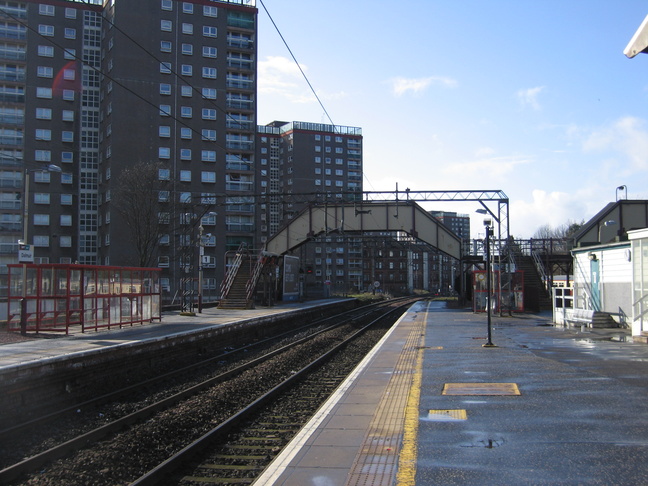 Dalmuir platforms 1 and 2 footbridge