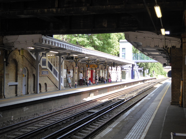 Denmark Hill platforms 3 and 4
looking east