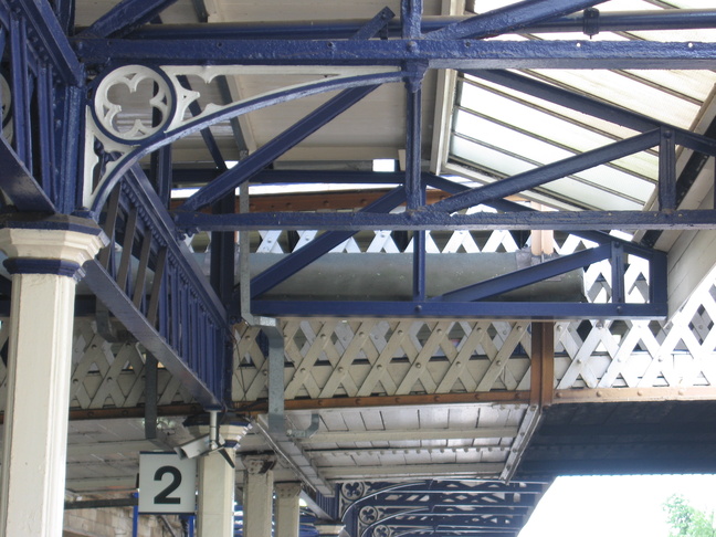 Dewsbury platform 2 canopy