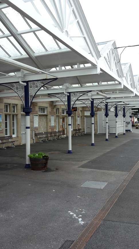 Dingwall platform 1 under
canopy