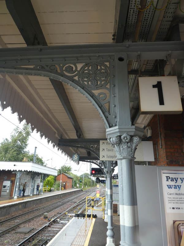 Detail of one of the spandrels supporting the canopy on platform 1