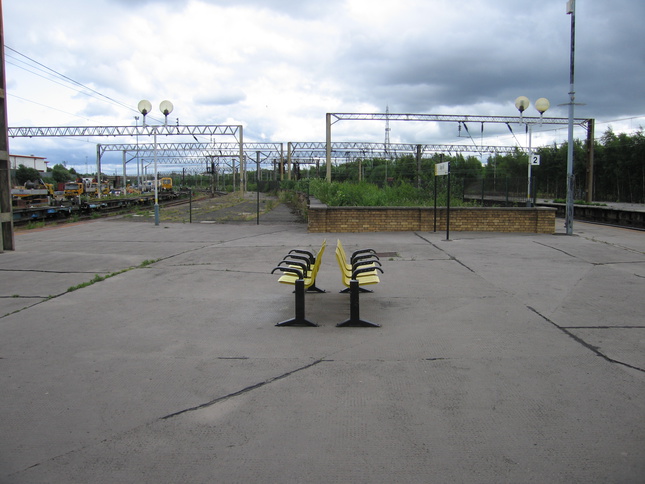 Edge Hill platforms 1 and 2
benches