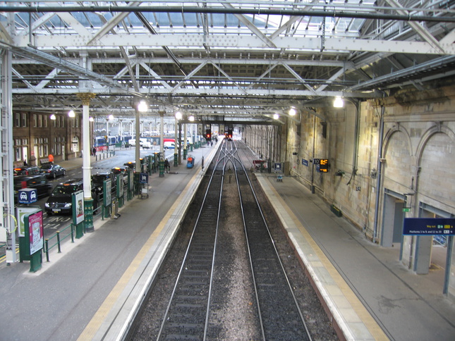 Edinburgh Waverley
platforms 10 and 11 looking east