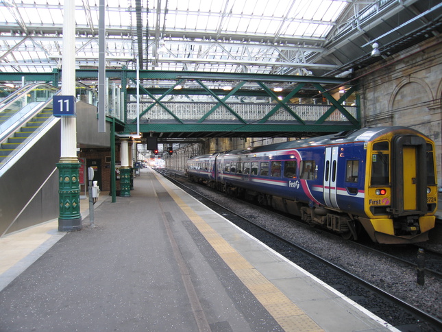 Edinburgh Waverley platform
11