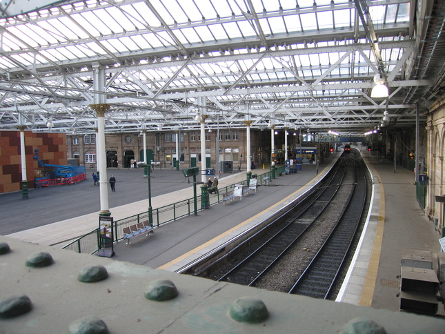 Edinburgh Waverley from
footbridge looking west