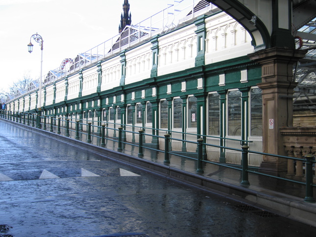 Edinburgh Wavelrey exit
ramp side 