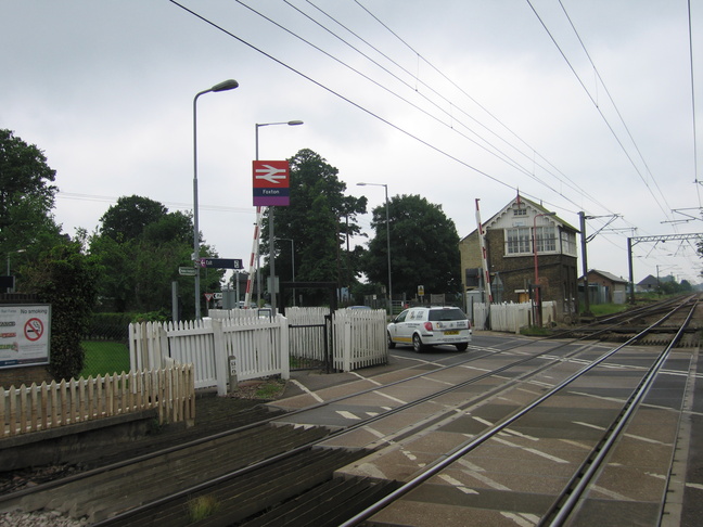 Foxton signalbox and level crossing