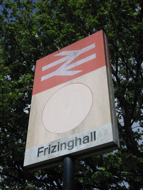 Friizinghall station sign