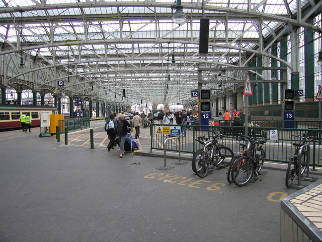 Glasow Central platforms 12 and
13