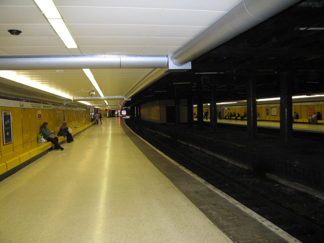Glasgow Queen Street
Low-level platforms
