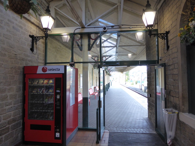 Glossop platform entrance