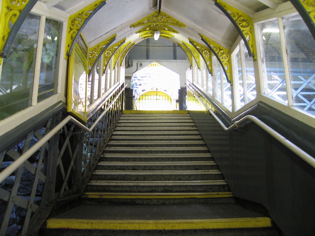 Green Lane platform 1 steps