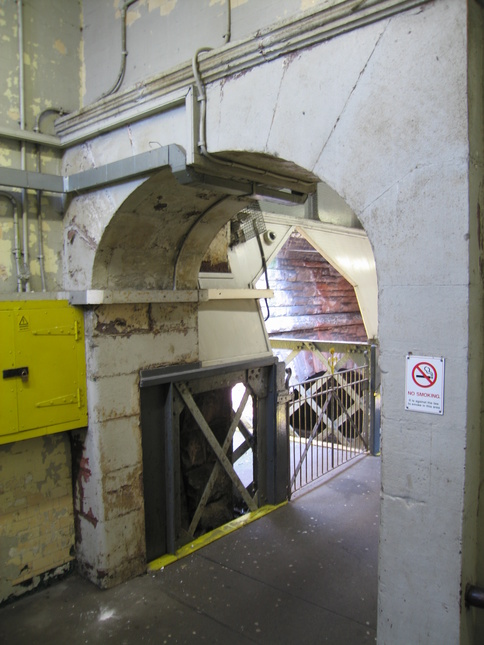 Green Lane footbridge entrance