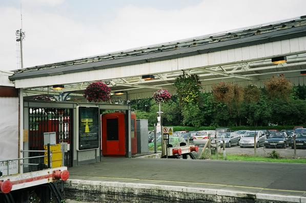 Hampton Court concourse
entry