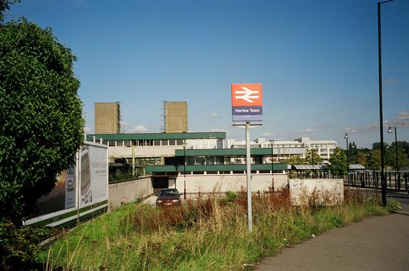 Harlow Town sign