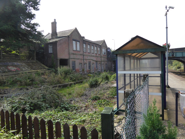 Hindley platform 2 shelter