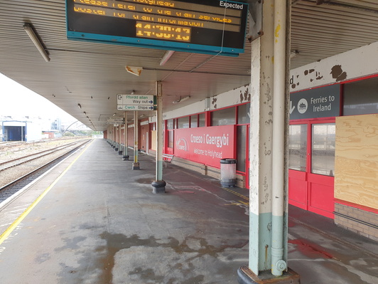 Holyhead platform 1 Virgin entrance