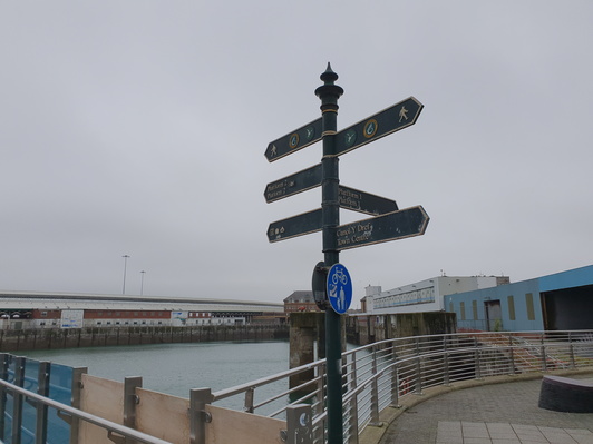 Holyhead platform signs