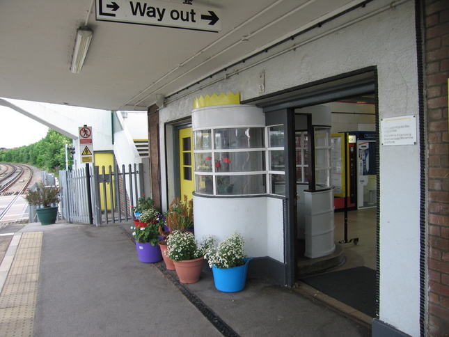 Hoylake platform 1 exit