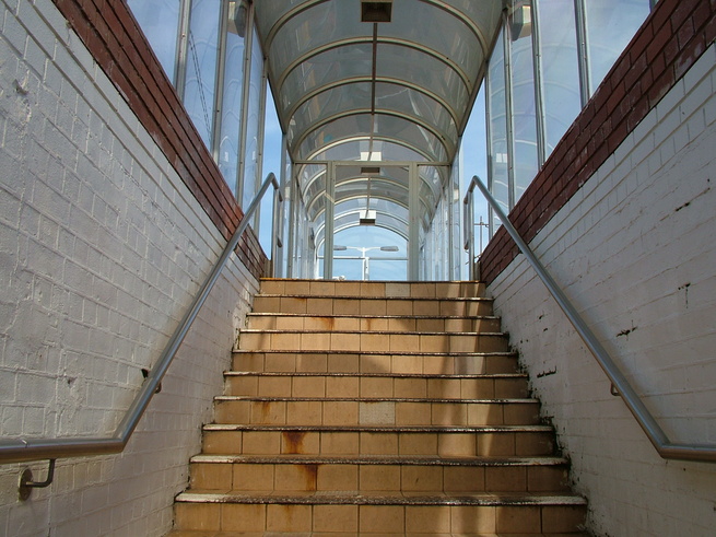 Knebworth platforms 3 and 4
stairs