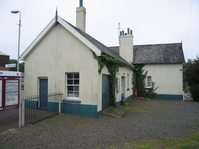 Lapford station building