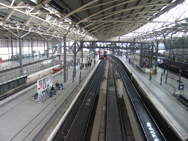 Leeds platforms 11 and 12 looking west