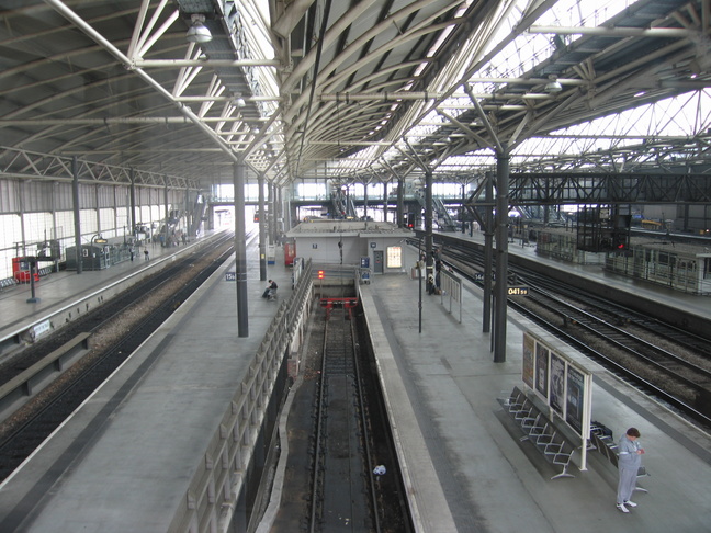 Leeds platforms 14 and 15 looking west