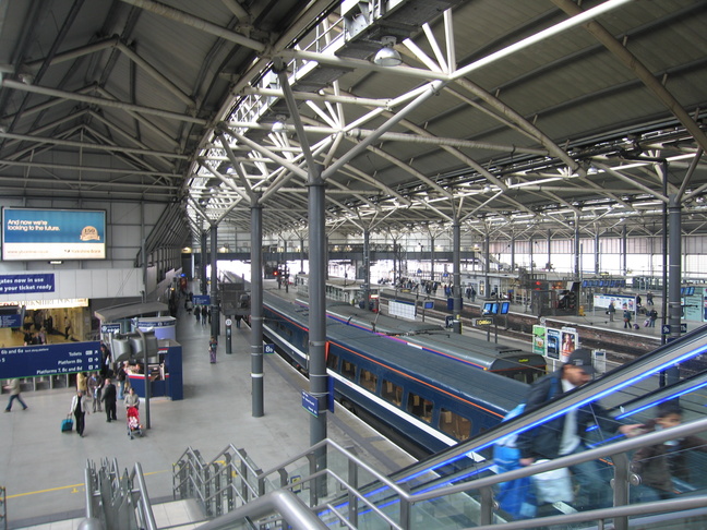 Leeds platforms 8 and 9 looking east